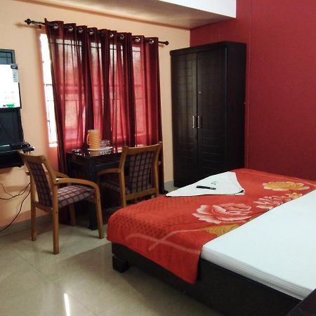 A.R.Residency Hotel Kunnamangalam ภายนอก รูปภาพ