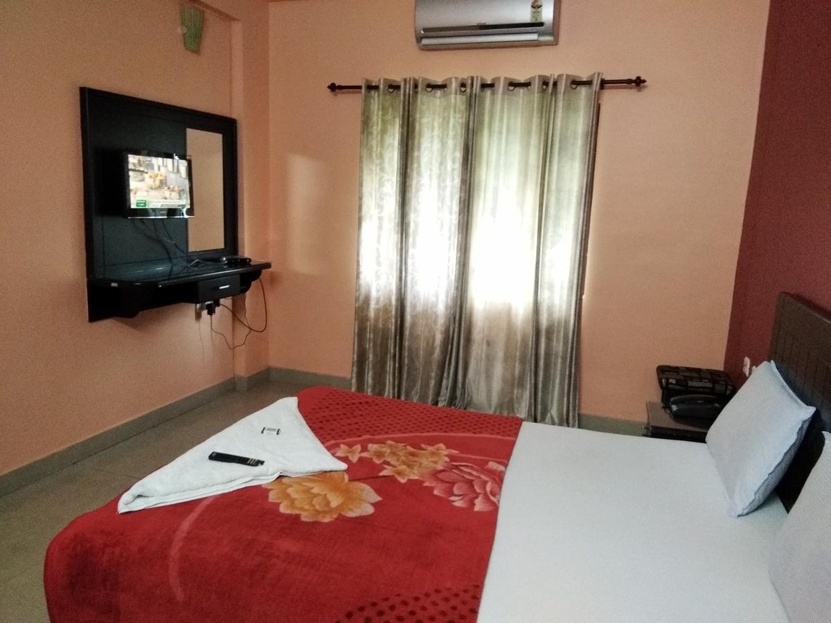 A.R.Residency Hotel Kunnamangalam ภายนอก รูปภาพ