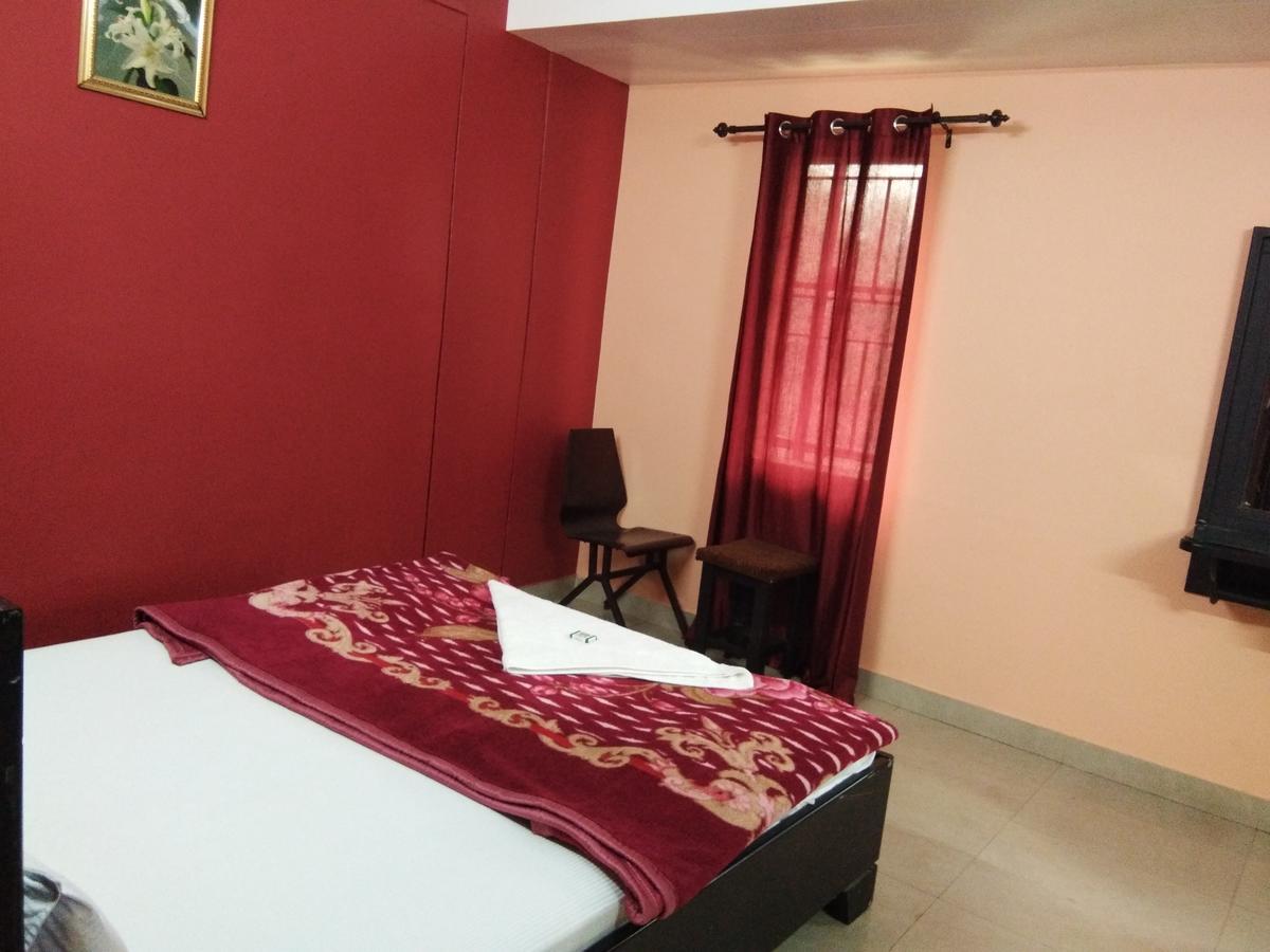 A.R.Residency Hotel Kunnamangalam ภายนอก รูปภาพ