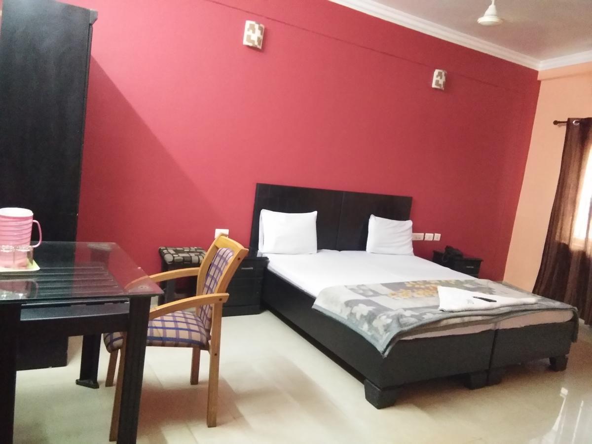 A.R.Residency Hotel Kunnamangalam ภายนอก รูปภาพ