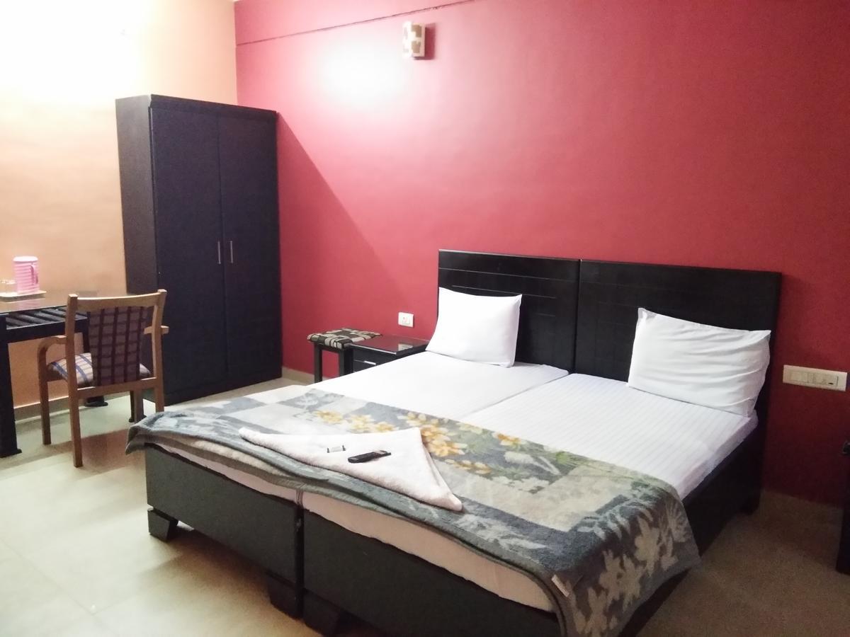 A.R.Residency Hotel Kunnamangalam ภายนอก รูปภาพ