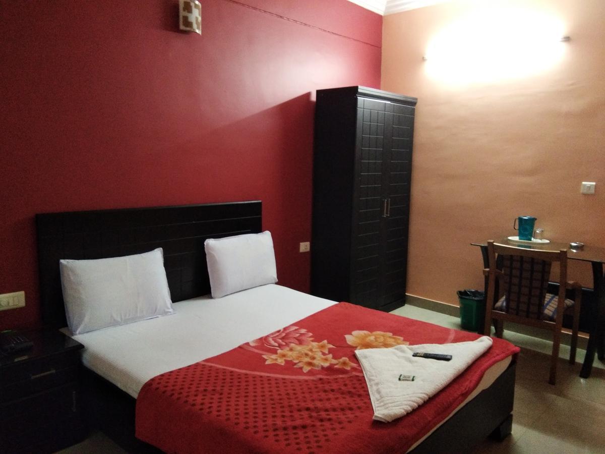 A.R.Residency Hotel Kunnamangalam ภายนอก รูปภาพ