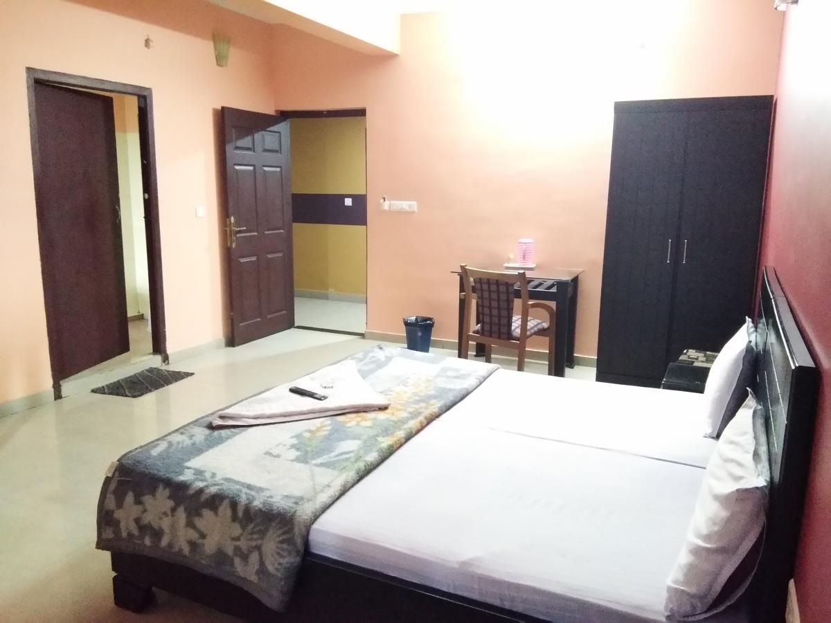 A.R.Residency Hotel Kunnamangalam ภายนอก รูปภาพ