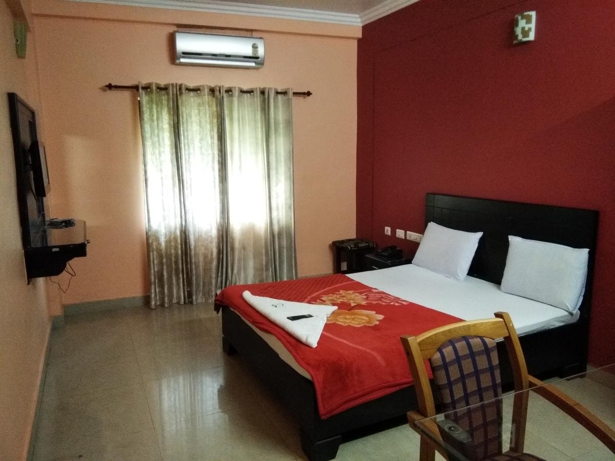 A.R.Residency Hotel Kunnamangalam ภายนอก รูปภาพ