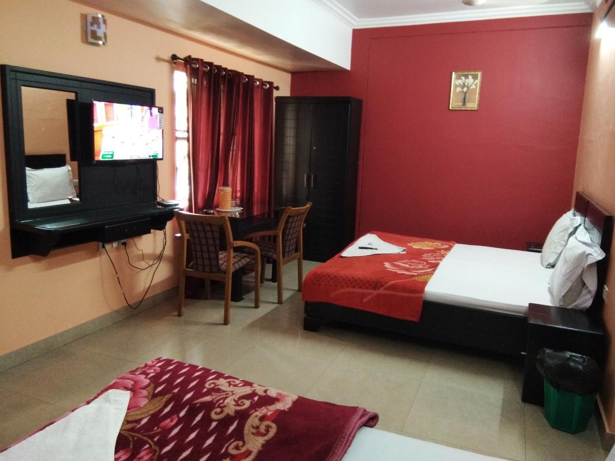 A.R.Residency Hotel Kunnamangalam ภายนอก รูปภาพ