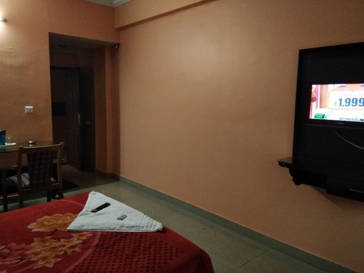 A.R.Residency Hotel Kunnamangalam ภายนอก รูปภาพ