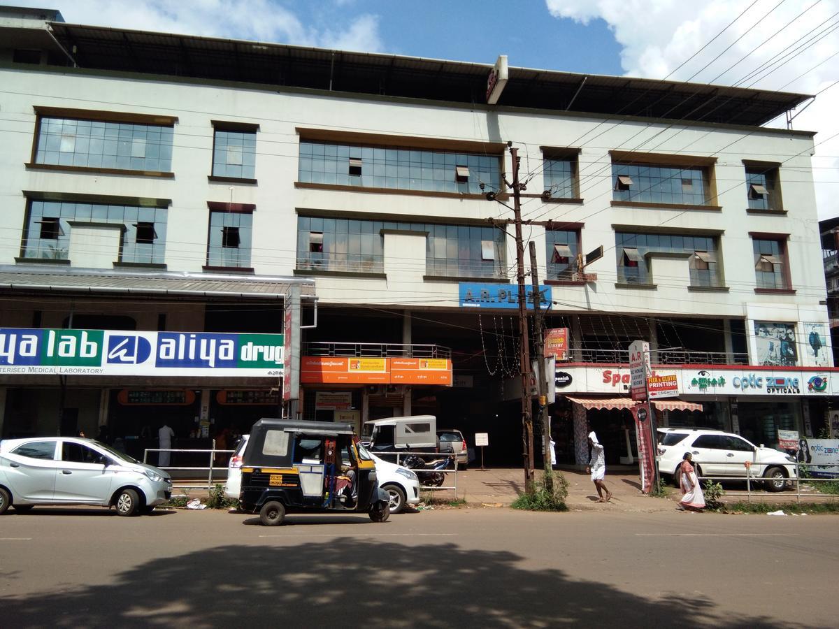 A.R.Residency Hotel Kunnamangalam ภายนอก รูปภาพ